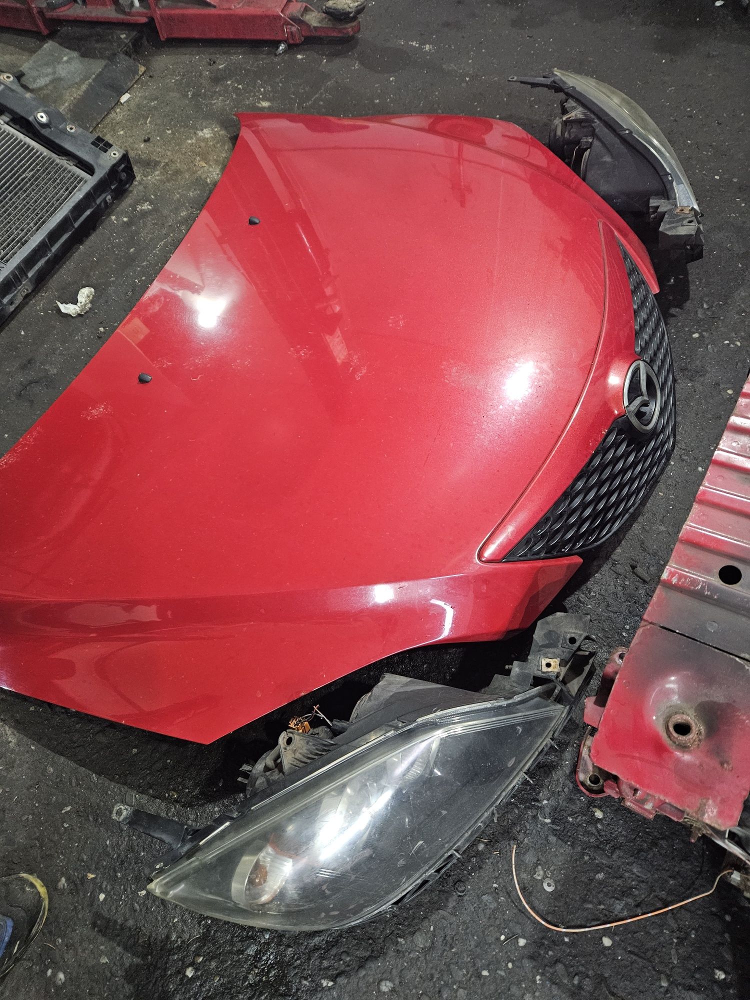 Mazda 3 Maska Zderzak Lampa Pas Chlodnice