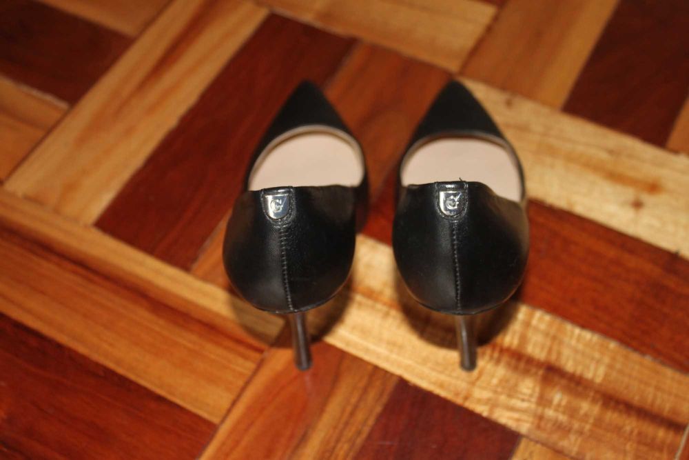 Sapatos de salto alto GUESS - Tamanho 35