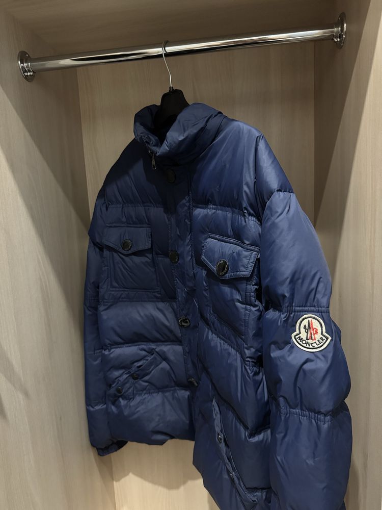 Продам Пуховик Moncler  р.L