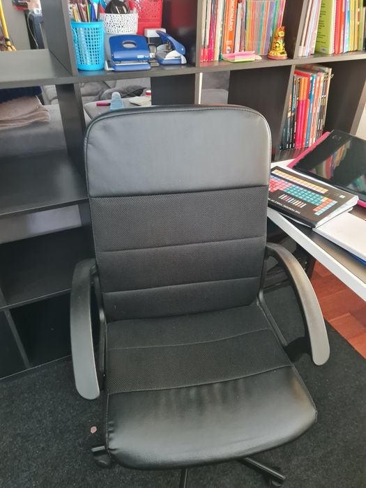 Conjunto de estante,mesa e cadeira