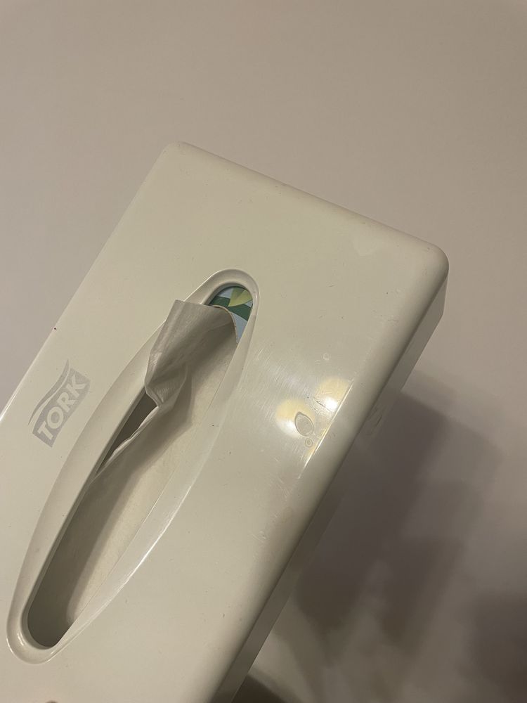Plastikowy dozownik pojemnik z plamą etui na chusteczki biały