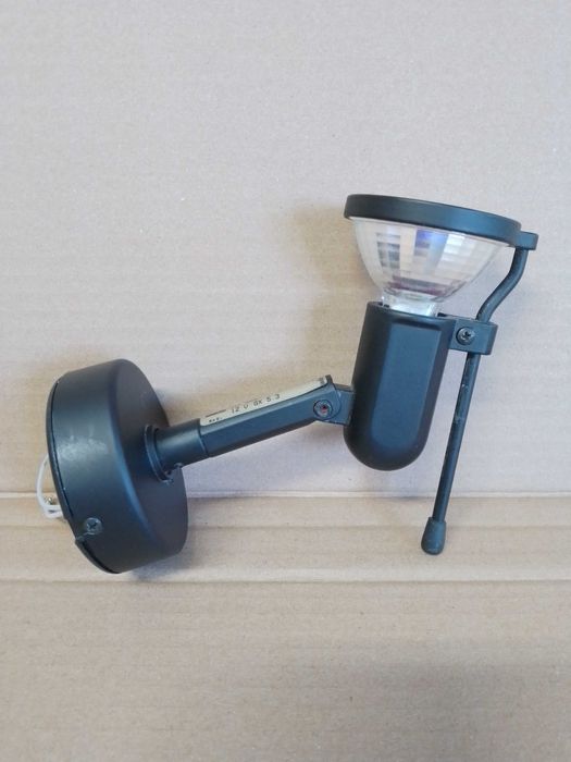Pequeno foco dirigível para luz indirecta