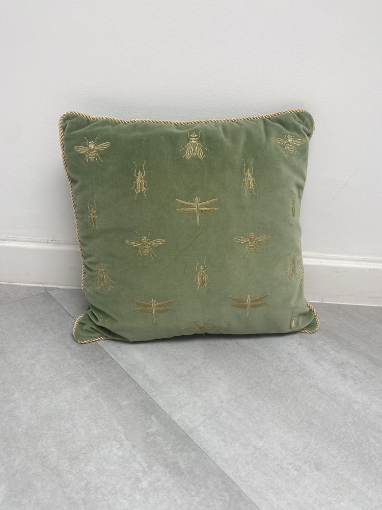 Capa almofada veludo verde bordada em dourado  40x40cm