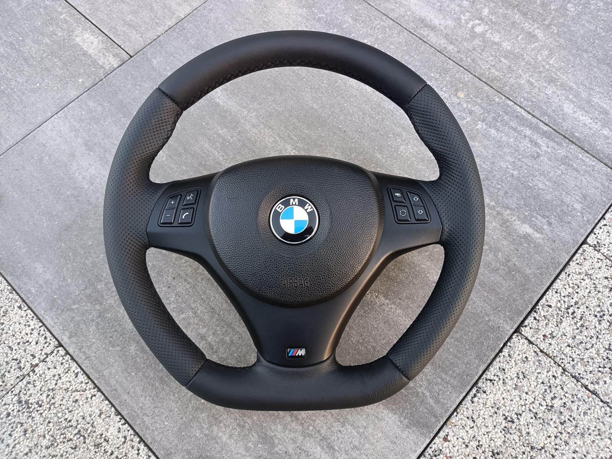Kierownica Mpakiet z multifunkcją BMW E90 E91 E92 E93 E81 E82 E87 X1