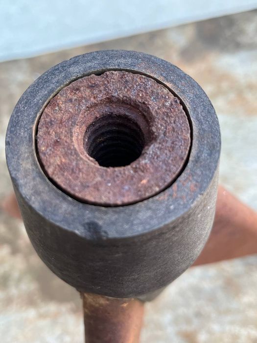 Тренога от стула винтового.