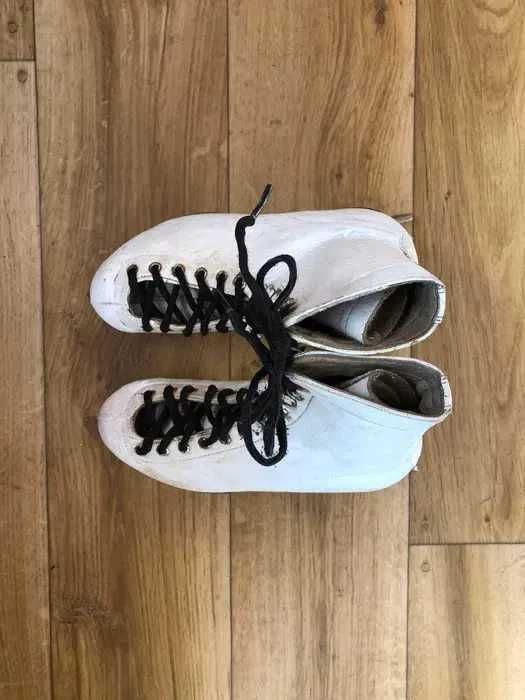 Buty z łyżwami dla dziecka, na stopę o długości max 18 cm, łyżwy