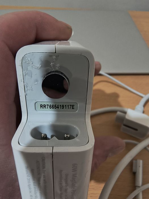 Зарядное устройство на MacBook