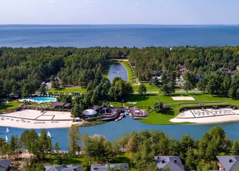 Новий будинок в Riviera Village з виходом на воду