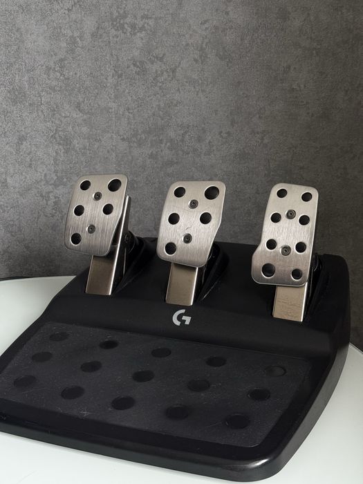 Logitech g923 Ігровий руль.  В чудовому стані.