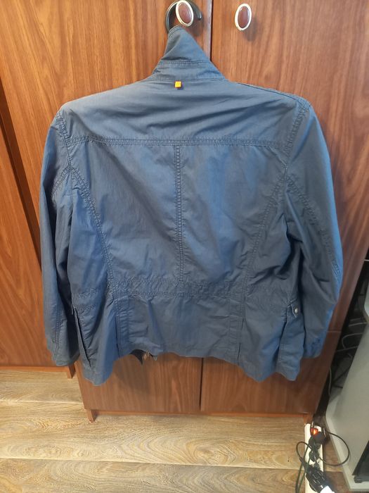 Продам ветровку  HUGO BOSS orange размер М