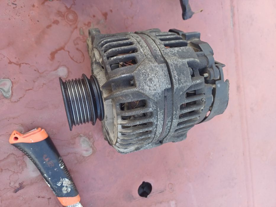 Продам генератор гольф 4