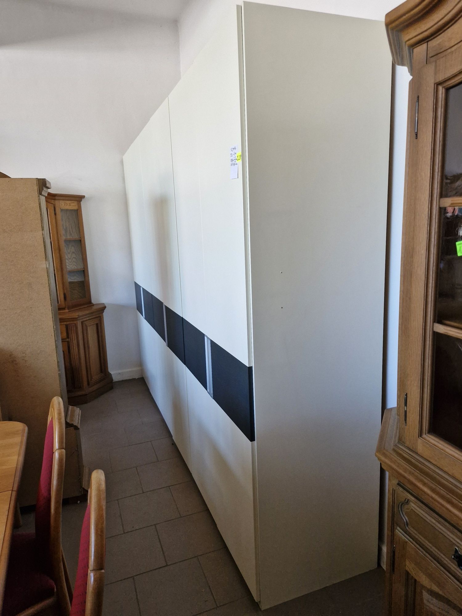Szafa 6-drzwiowa biała półki drążki dł. 3 m wys. 222 cm stan bdb