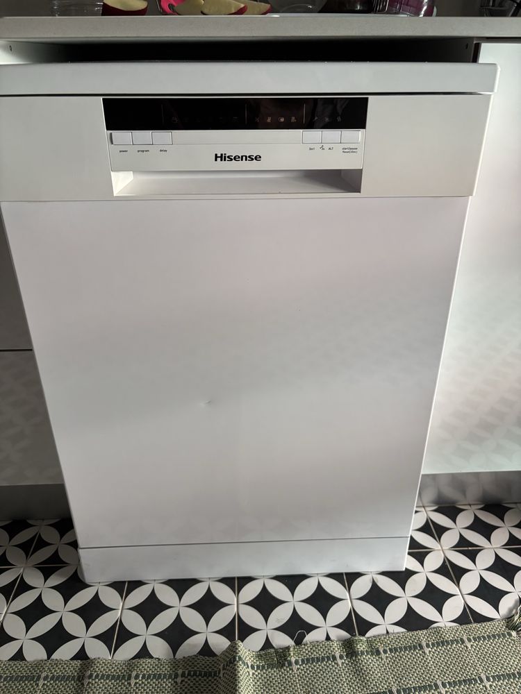 Maquina lavar loiça Hisense para doação