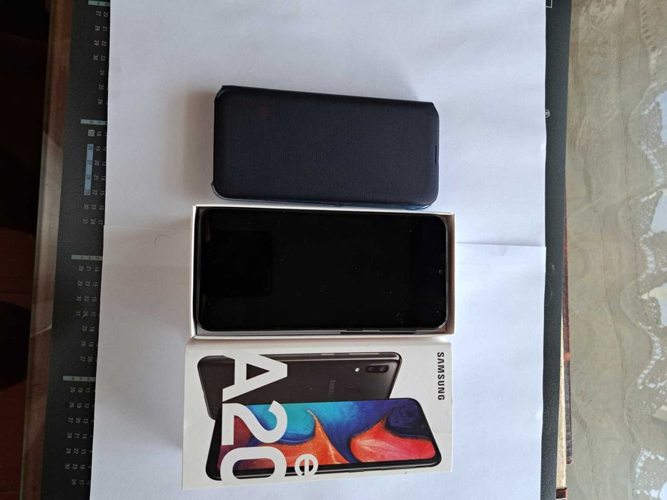 Vendo telemóvel Samsung Galaxy A20e de 32GB, em estado irrepreensível.