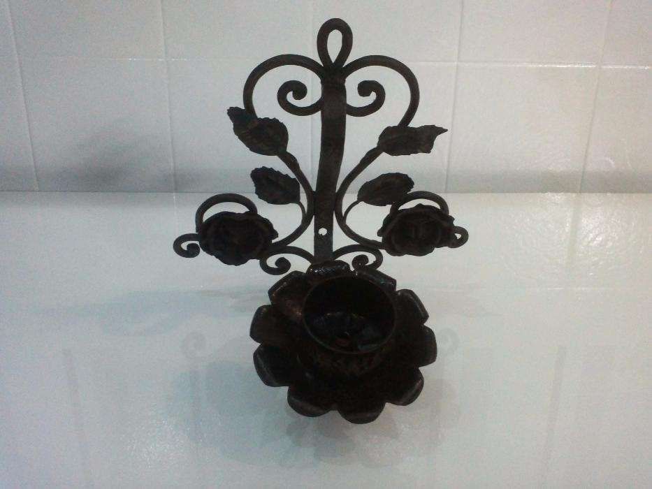 Candelabro de parede Vintage com motivos naturalistas