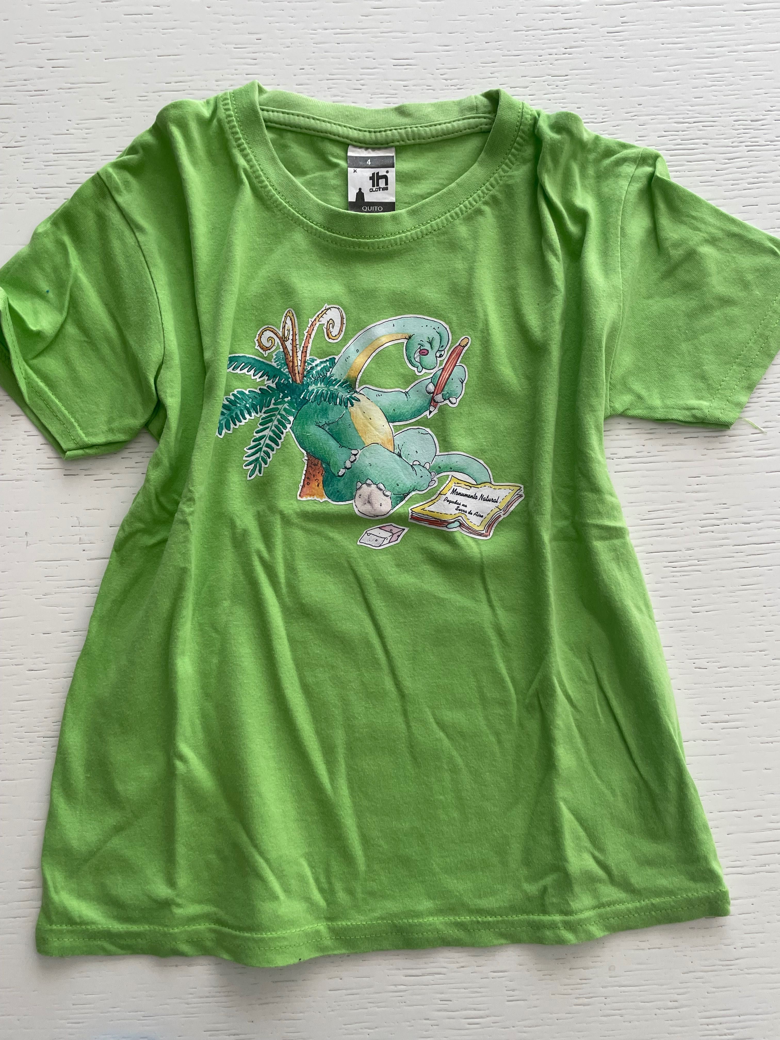 Vendo conjunto de 3 t-shirt 3/4A