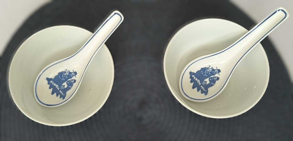 2 chińskie miseczki z łyżeczkami