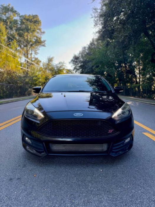 Ford Focus ST      2016