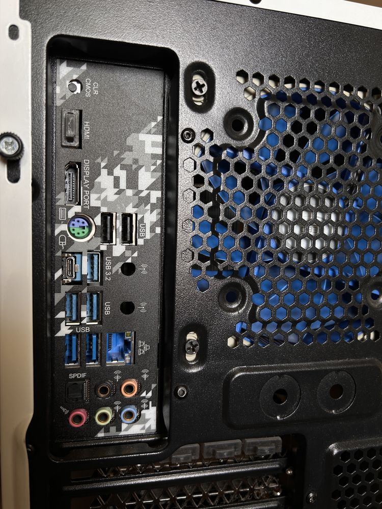 Ryzen 5600x. RTX 3060 12gb. RAM 32 ddr4. Системник