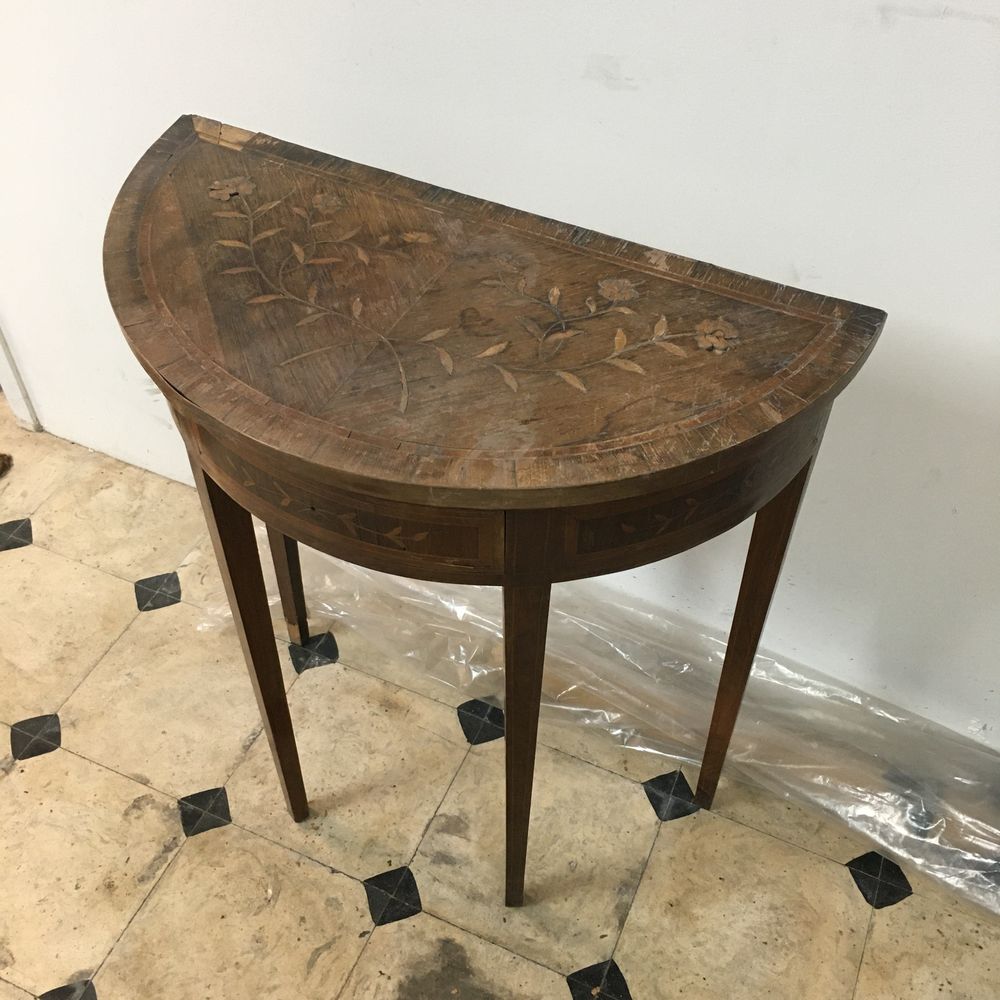 Mesa antiga de embutidos