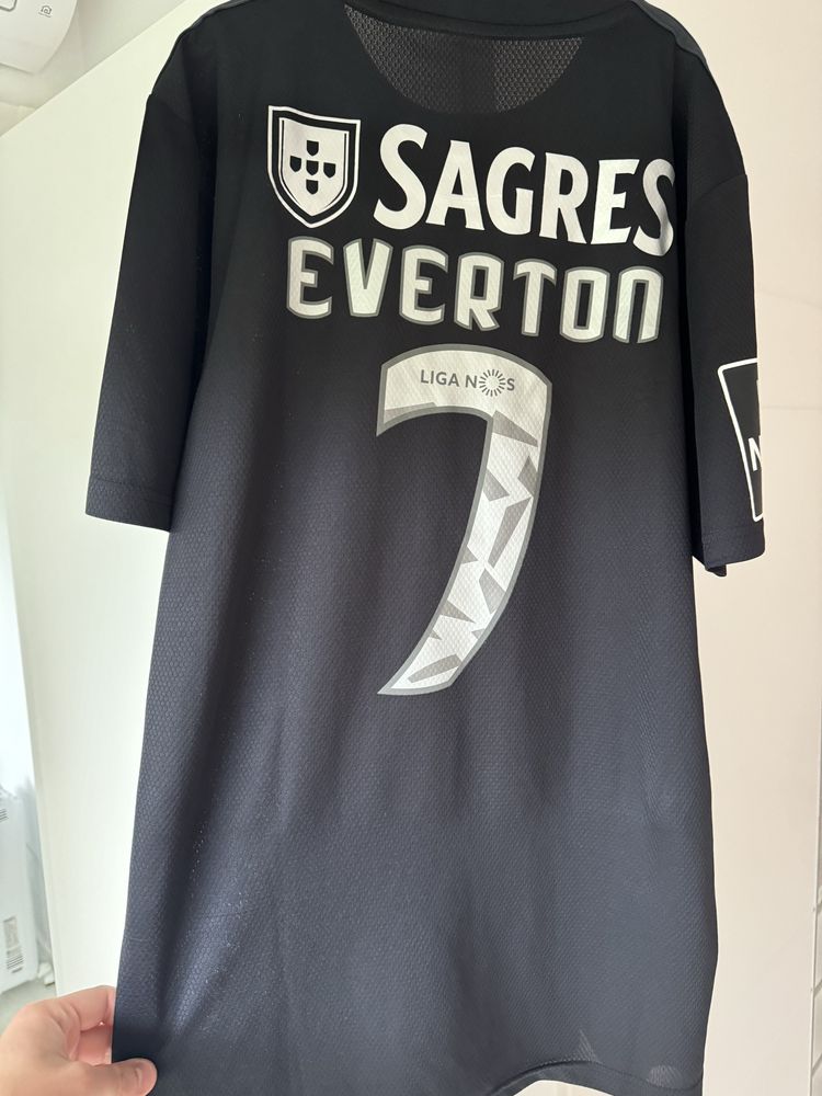 Vendo camisolas oficiais usadas pelos jogadores