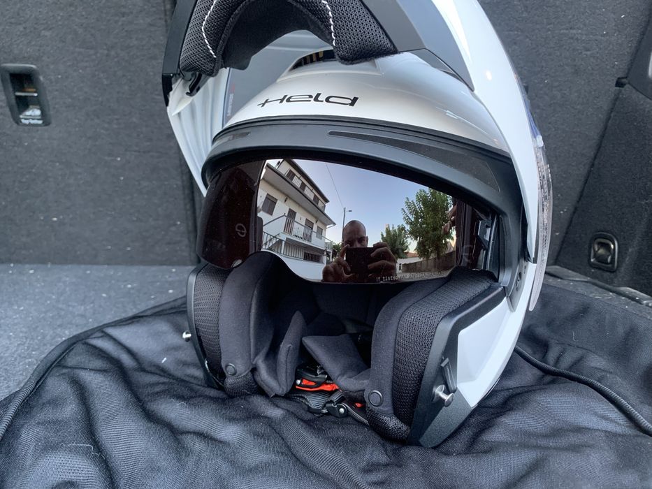 Capacete held by schubert