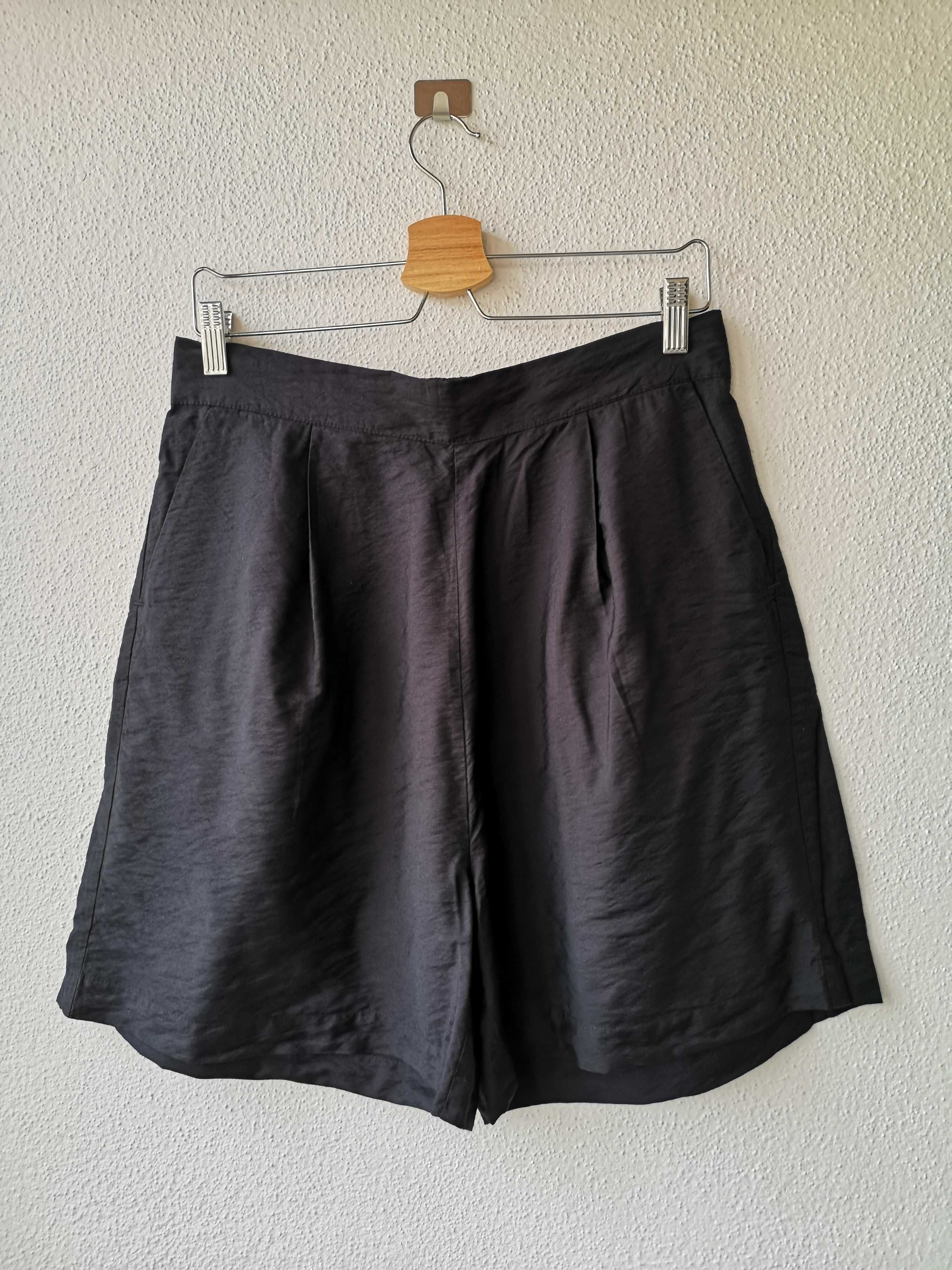 Calções fluídos pretos Mo, tamanho L