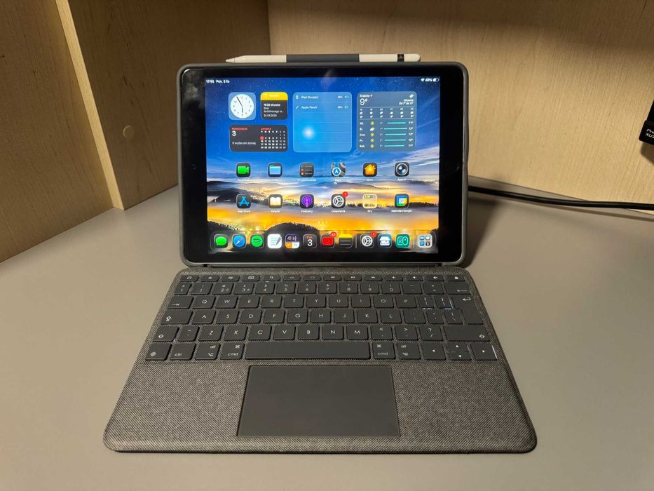 iPad 10.2 9th Gen - 64GB Wifi | Logitech Combo Touch-Apple Pencil 1gen