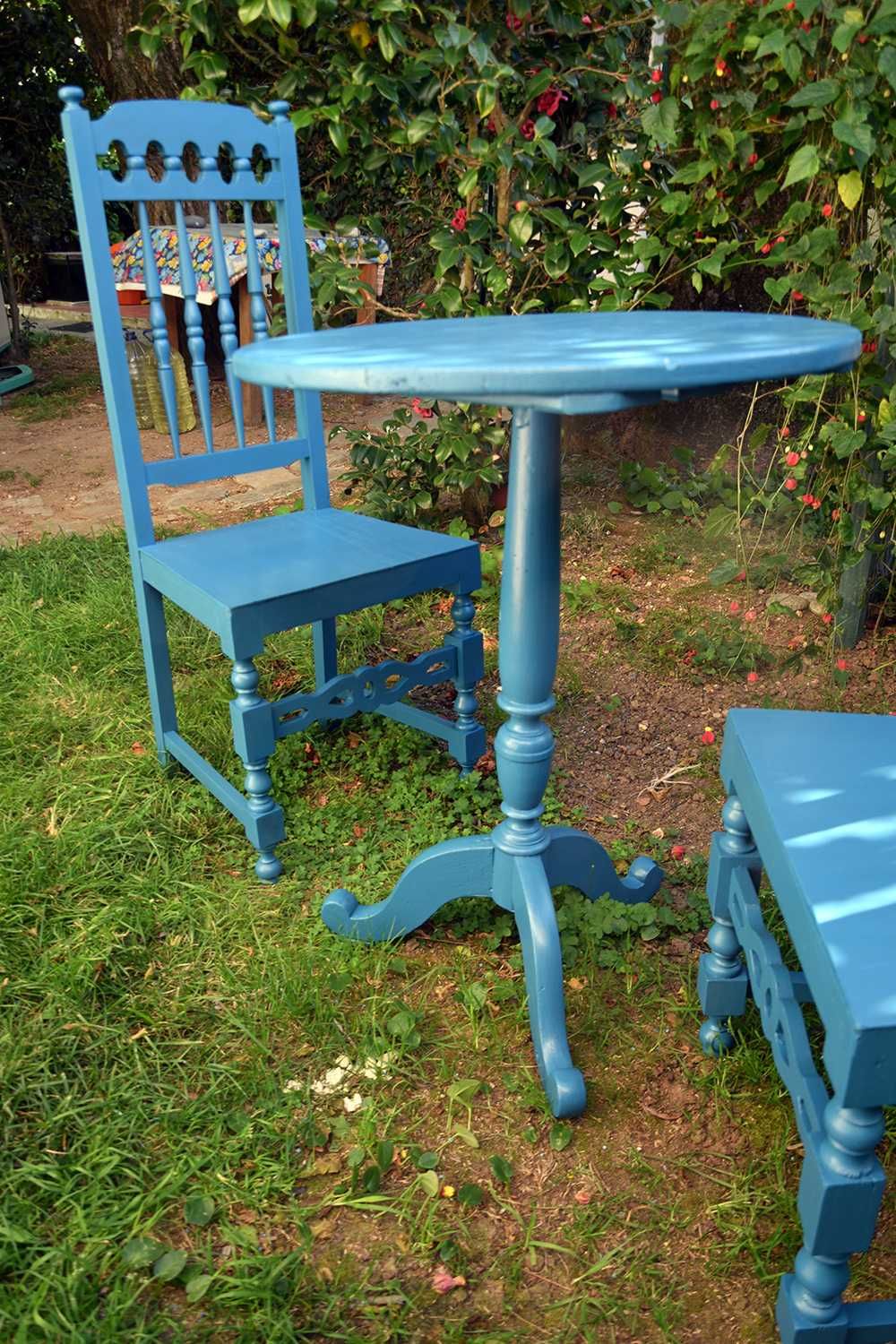Mesa e Cadeiras Azuis