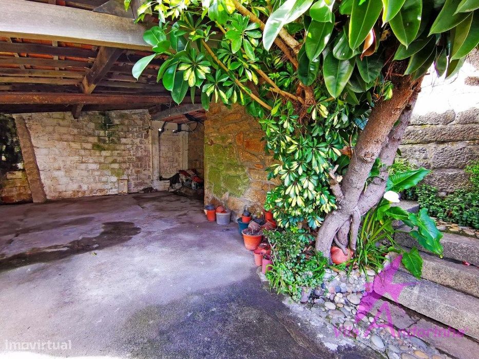 Moradia em pedra para recuperar e terreno para 2 moradias - 2 km da...