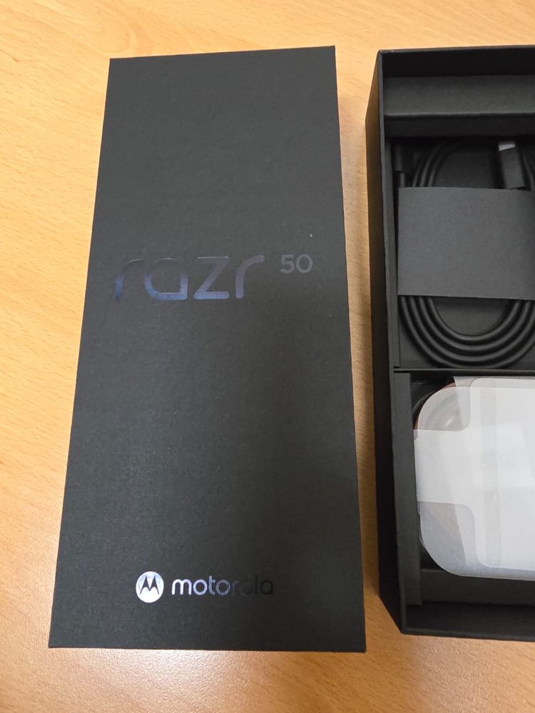 Moto - Motorola Razr 50 Cinzento = Novo