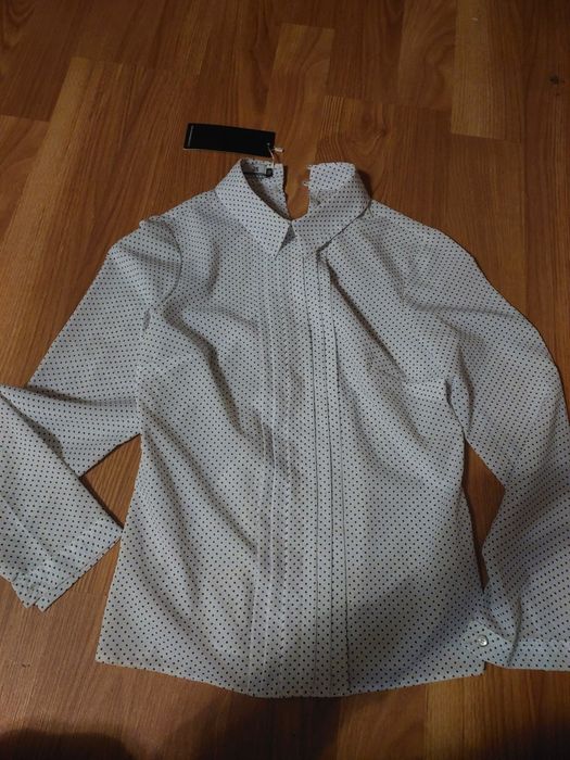 Блузка білого кольору в горошок, дуже красива нова