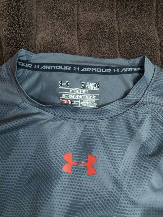 Футболка фірми under armor оригінал 

Розмір по бірці: XL /S

Привезен