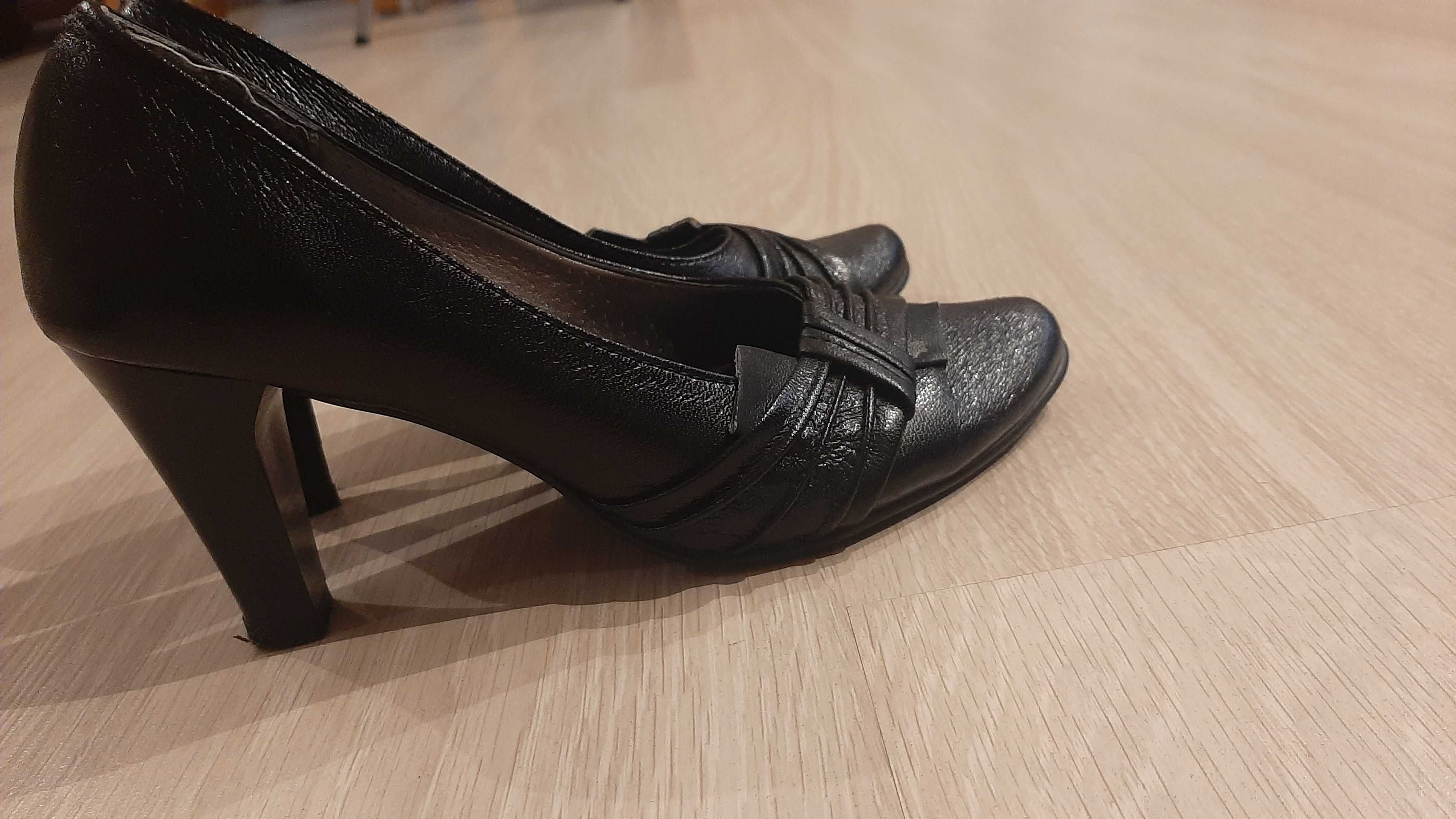 Czarne czółenka 33,5 dł. wkładki 22 cm
