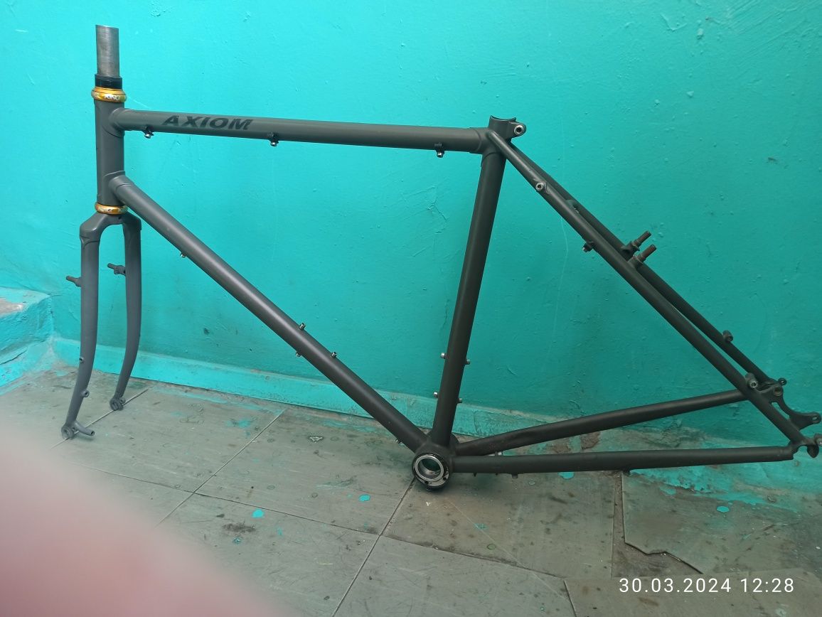 Продам раму AXIOM туринг L