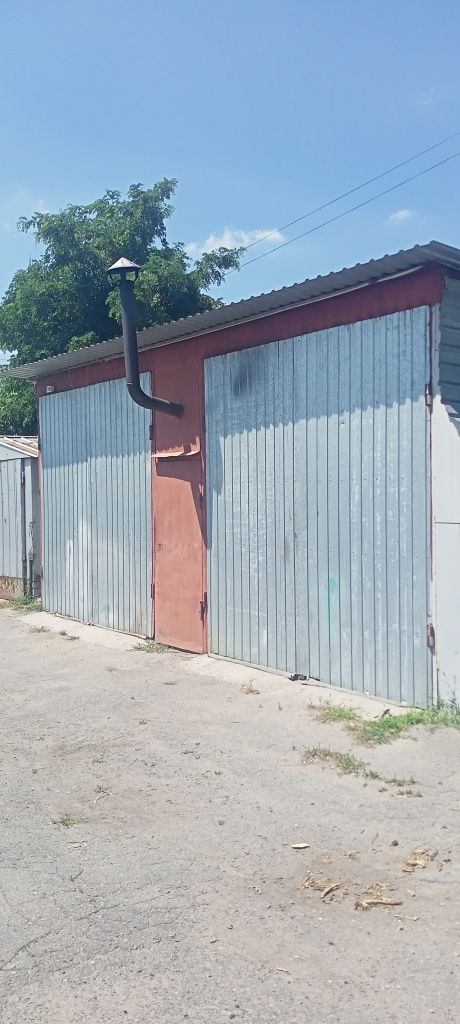 Продаётся гараж хороший или здам в аренду  под СТО