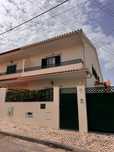 Moradia geminada T4+