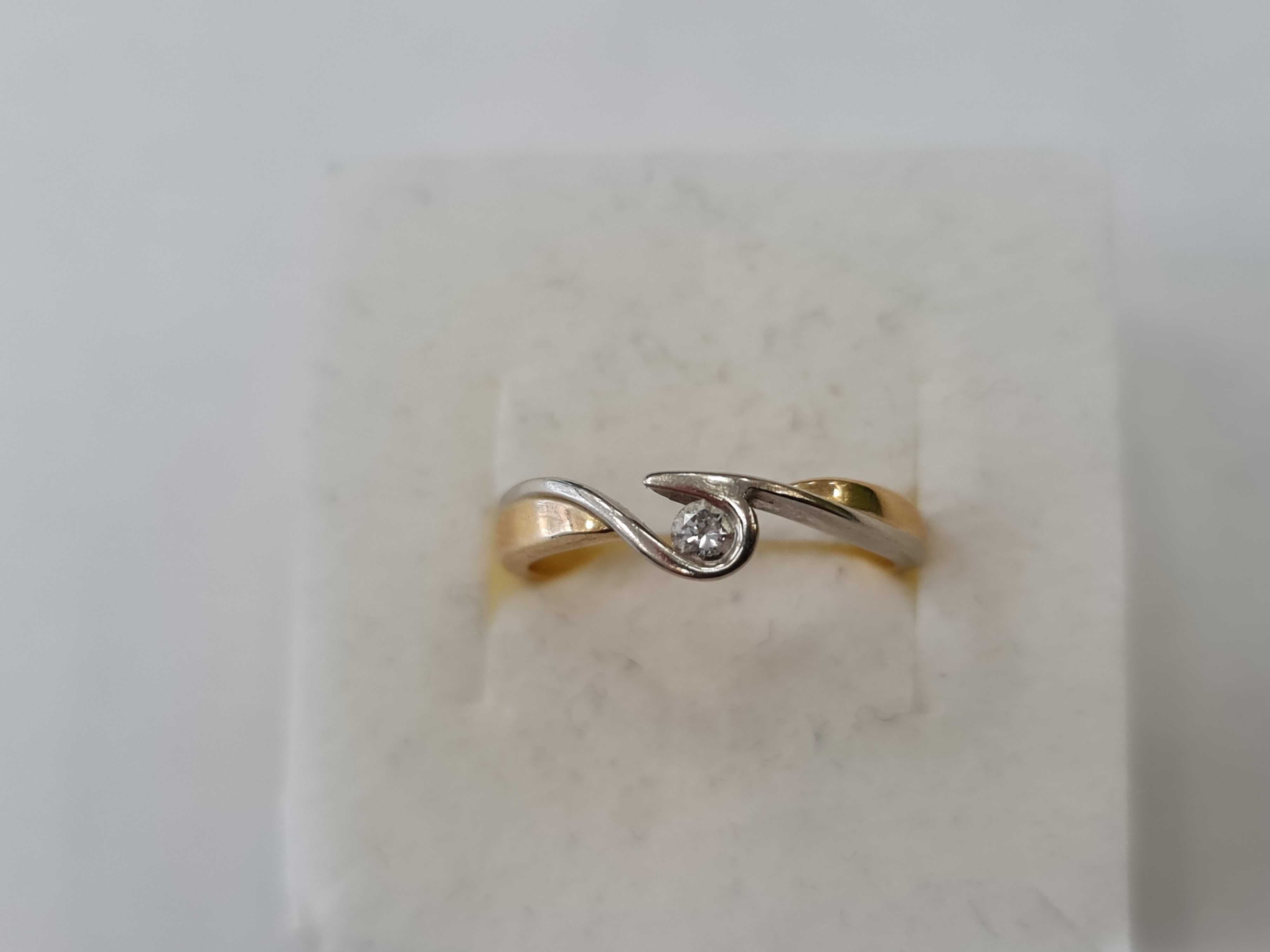 Złoty pierścionek/ Apart/ 585/ 2.36 gram/ R10/ Brylant 0.05 CT