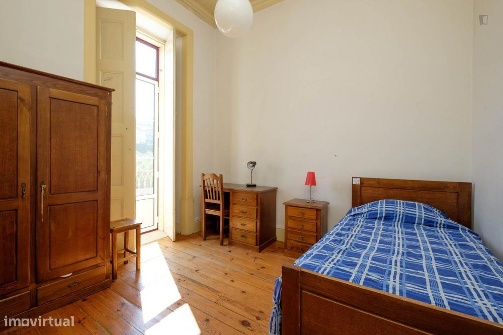 59448 - Quarto com cama de solteiro, com...