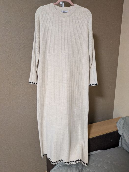 Сукня молочного кольору міді