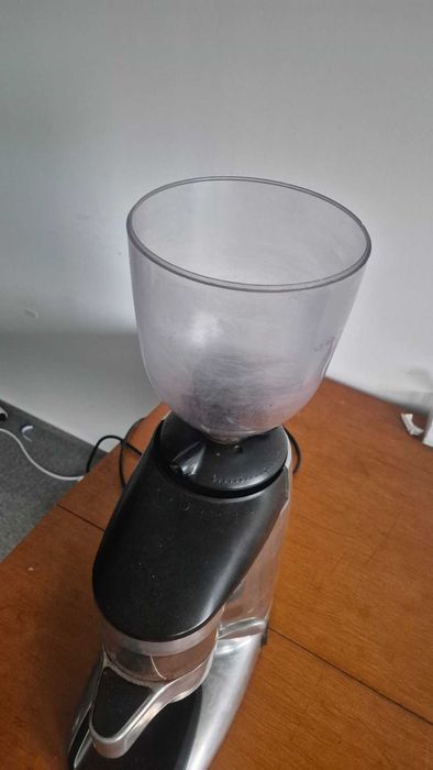 Sprzedam profesjonalny młynek do kawy marki Wega – idealny do espresso
