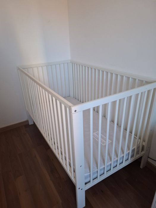 Berço + Colchão Ikea