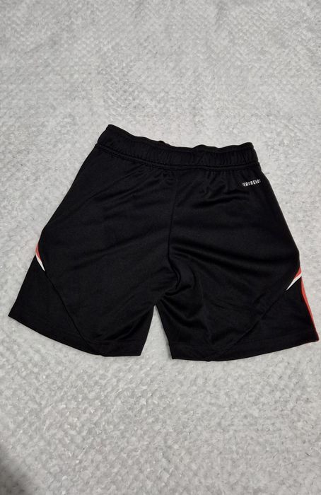 Adidas Messi sppdenki 7-8lat 128cm. CArne nowe. Zasuwane kieszenie