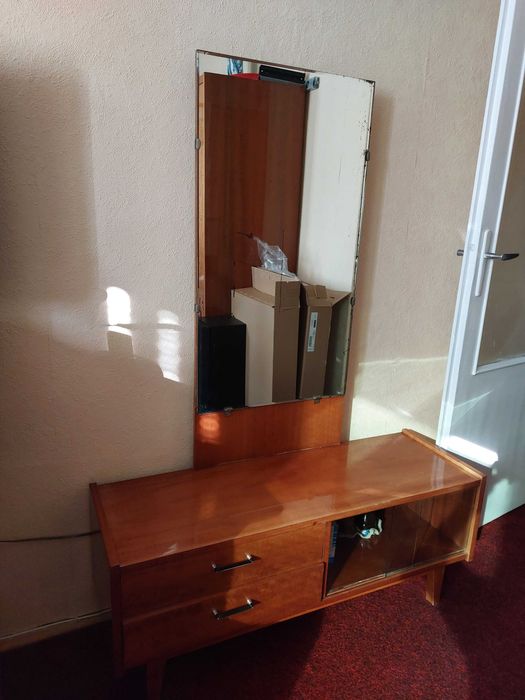 Toaletka z lustrem z PRL