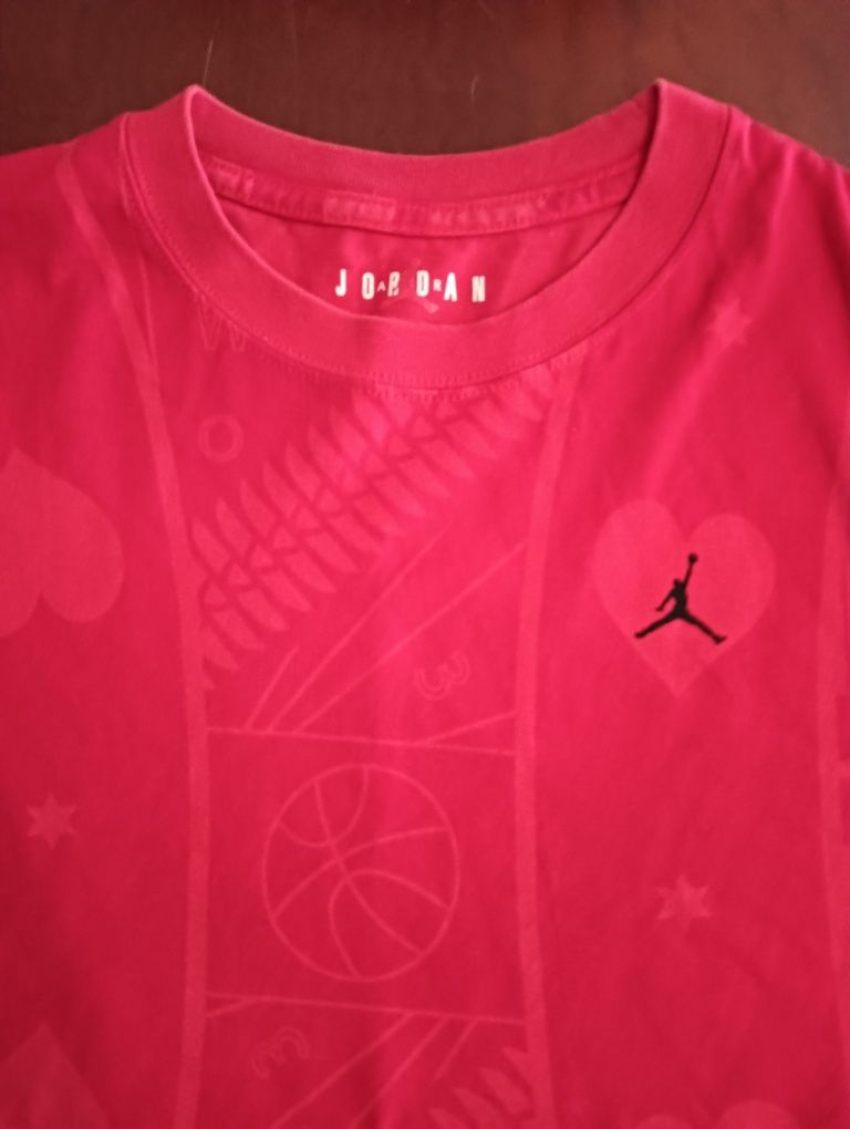 Tshirt	Air Jordan		Tamanho S	usada em bom estado