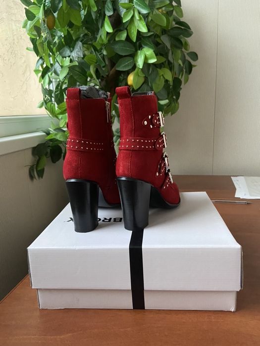 Актуальні шкіряні черевики козаки bronx americana