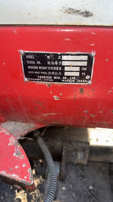 escavadeira Takeuchi TB016