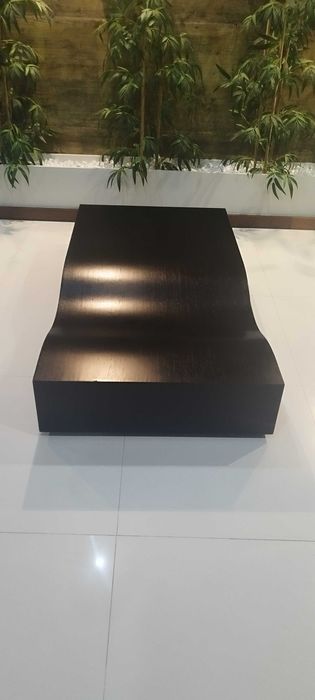 Mesa de centro em madeira com 1.10m *0,70m* 0,25m