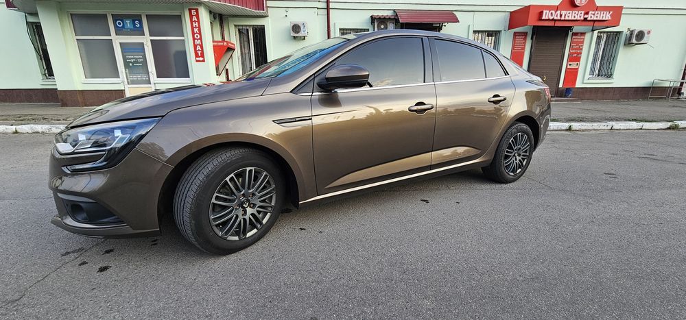 Офіційний Megane IV з автоматичною КПП
