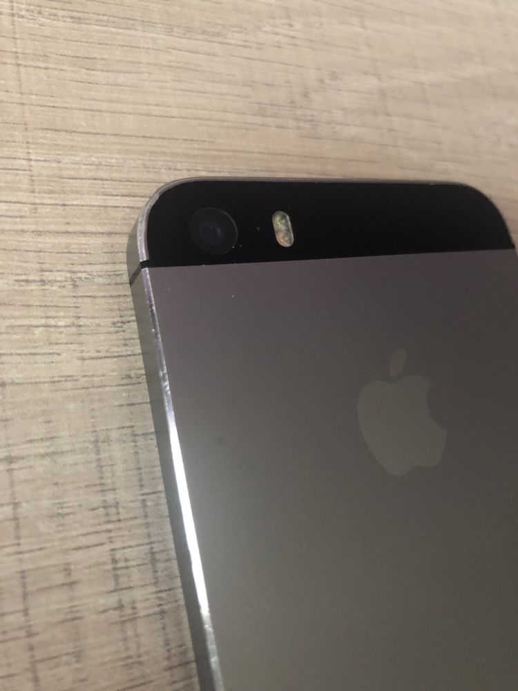 iPhone 5S w kolorze Space Gray + szkiełko ochronne